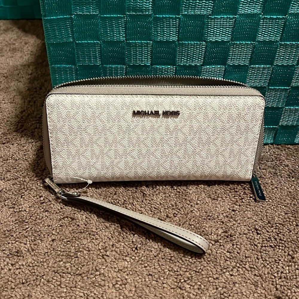 Brand New with Tags Michael Kors White Wallet